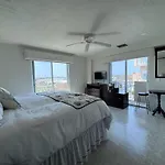 The Queen Of Cozumel - Royal Vista - Caribbean Ocean View Suite For Couples In Mind